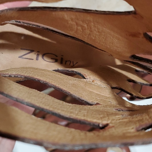 ZiGiny strappy leather ankle booties heels… - Picture 5 of 10